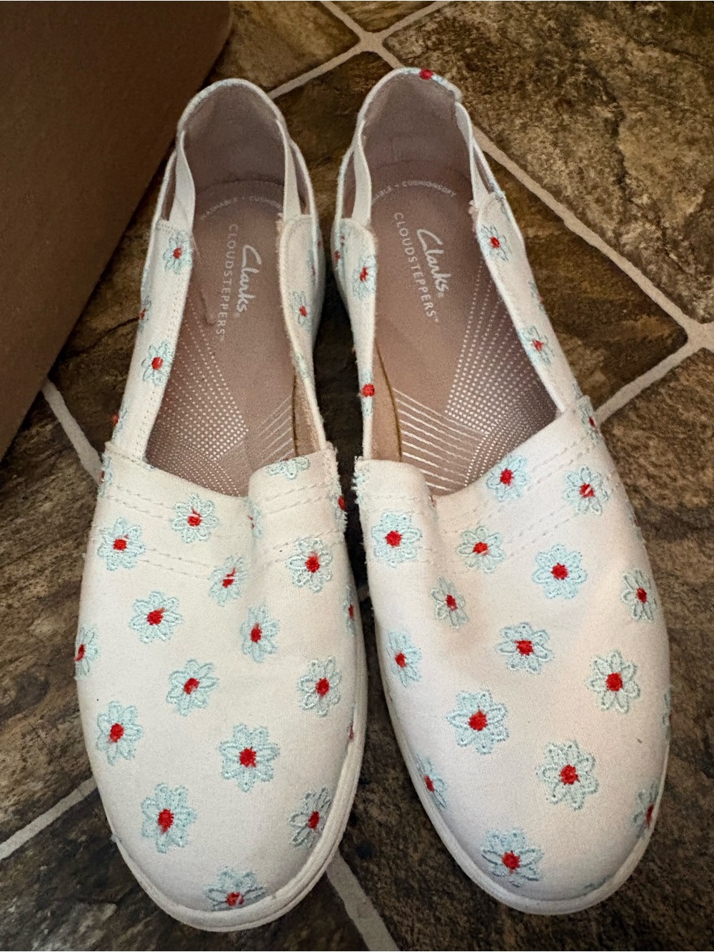 Clarks Women’s White Slip-On Flats with Blue Floral Embroidery and Red Accents